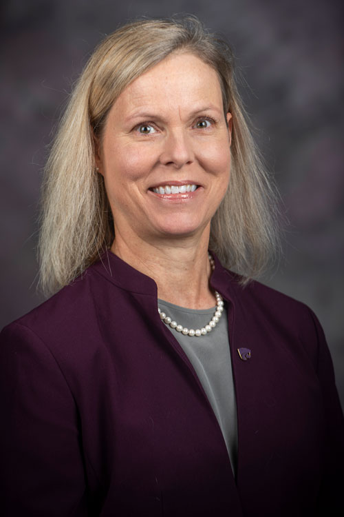Headshot of beth davis