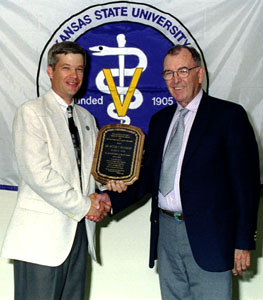 Dr. Peter Kennedy receives the 2000 Distinguished Alumnus Award