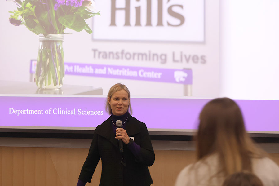 Dr. Elizabeth Davis welcomes people to Hill's Small Animal Clincal Nutrition Symposium