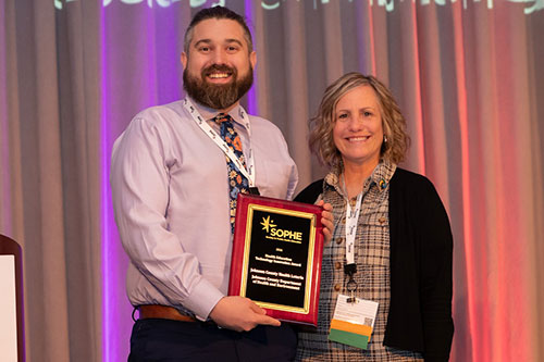 Provost Mendez and President Linton present teaching award to Dr. Justin Kastner