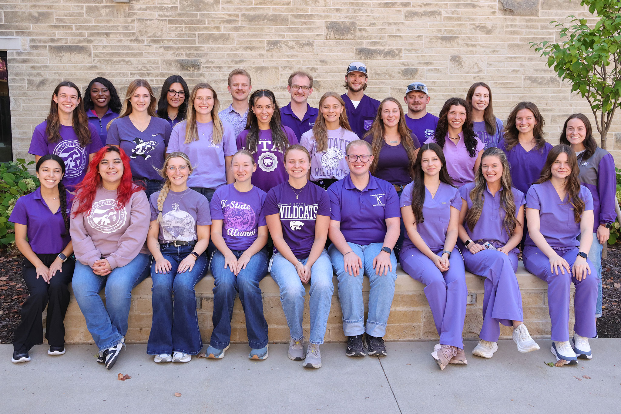 A group picture of 25 veterinary students