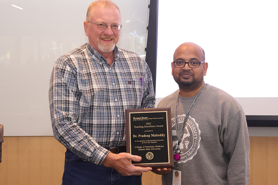 Dr. Mike Apley congratulates Dr. Pradeep Malreddy 