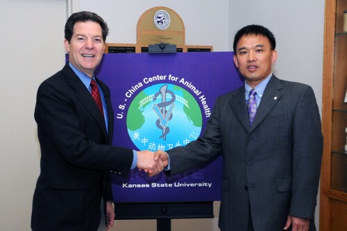 Governor Brownback and Dr. Jishu Shi